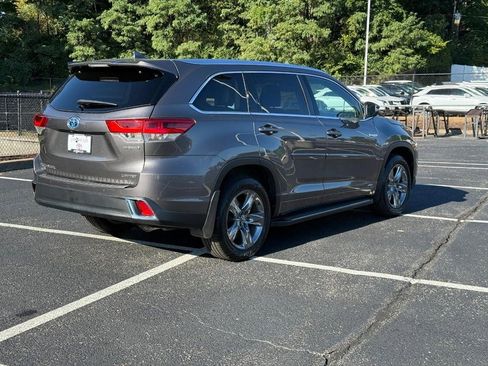 Used 2019 Toyota Highlander Limited Platinum image 3
