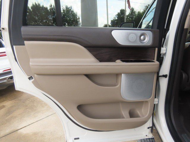 Used 2023 Lincoln Navigator Reserve AWD/4WD image 16