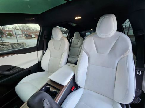 Used 2022 Tesla Model X image 36