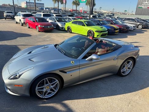 Used 2016 Ferrari California T image 34