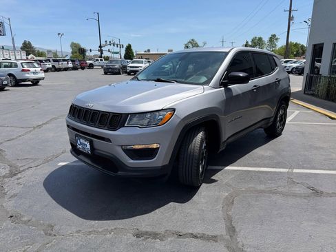 Used 2018 Jeep Compass Sport FWD image 3