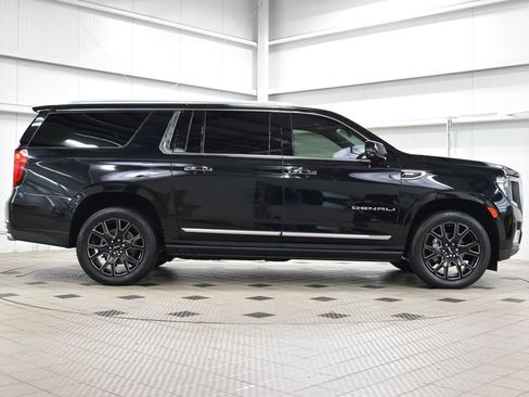 Used 2024 GMC Yukon XL Denali AWD/4WD image 9
