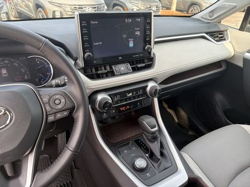 Used 2022 Toyota RAV4 Limited AWD/4WD image 28