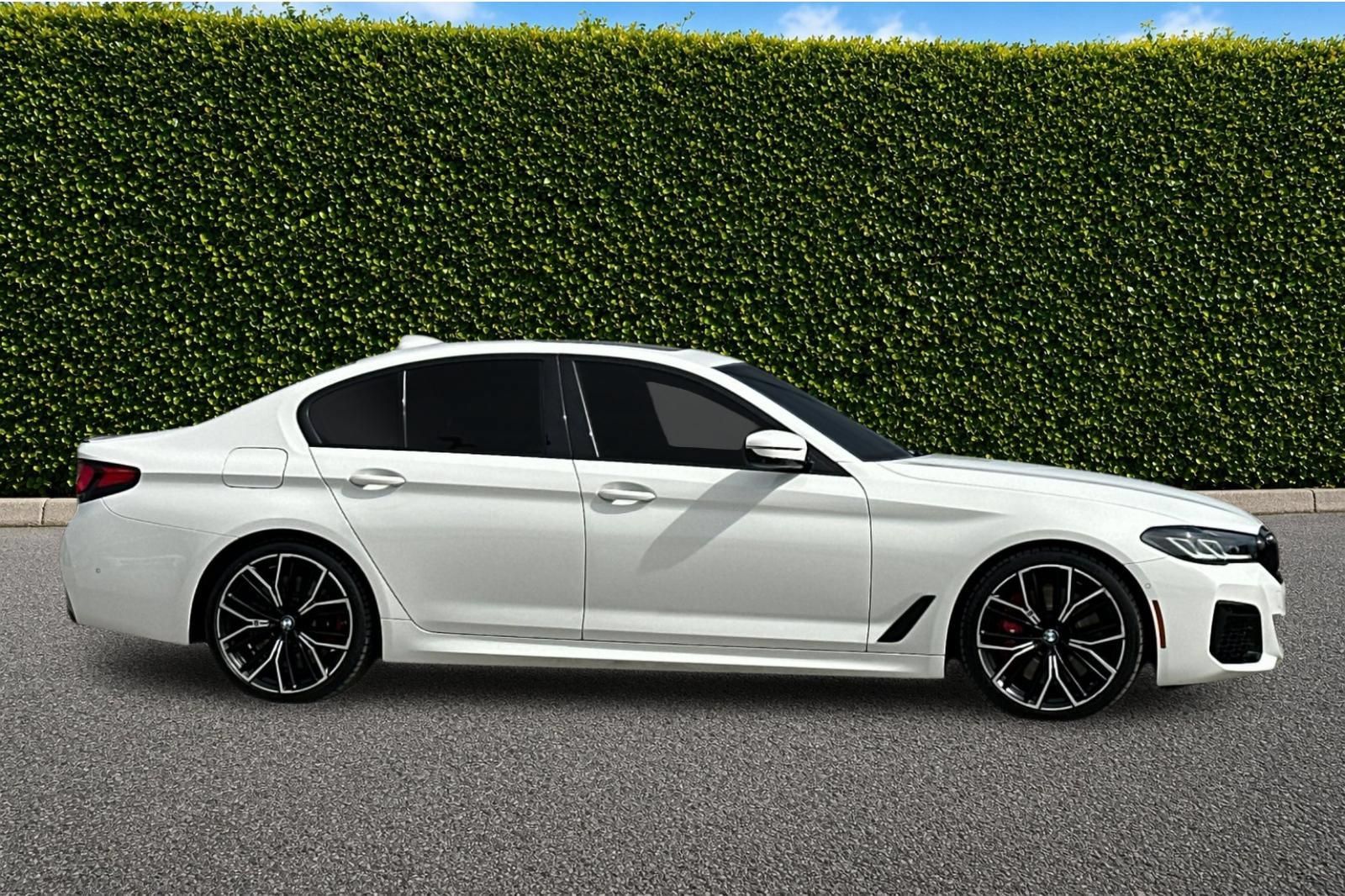Used 2023 BMW M550i xDrive w/ Executive Package AWD/4WD image 3
