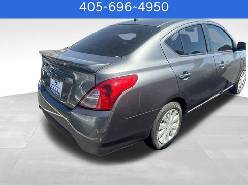 Used 2019 Nissan Versa SV image 4