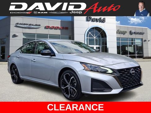 Used 2024 Nissan Altima 2.5 SR FWD image 1