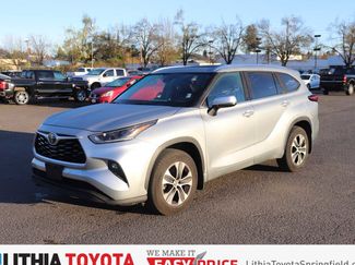 Used 2021 Toyota Highlander XLE video 1
