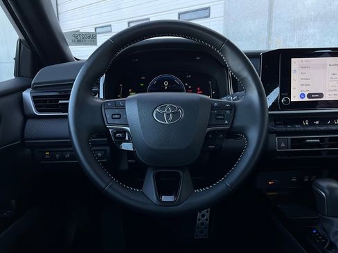 Used 2025 Toyota Camry SE image 32