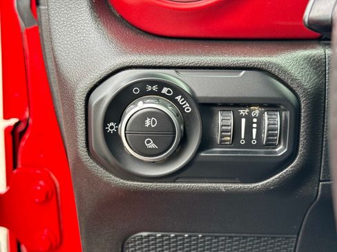 Certified 2021 Jeep Gladiator Rubicon AWD/4WD image 34