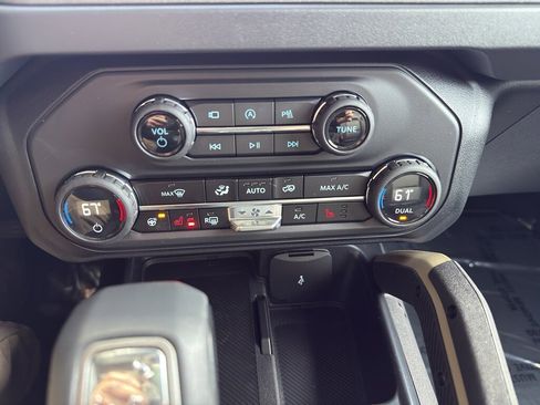 New 2025 Ford Bronco Badlands image 55