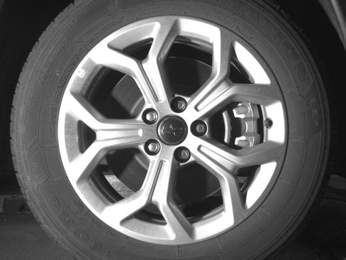 Used 2025 Jeep Compass Latitude image 13