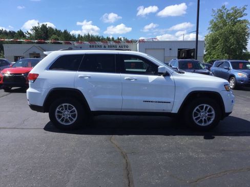 Used 2019 Jeep Grand Cherokee Laredo AWD/4WD image 6
