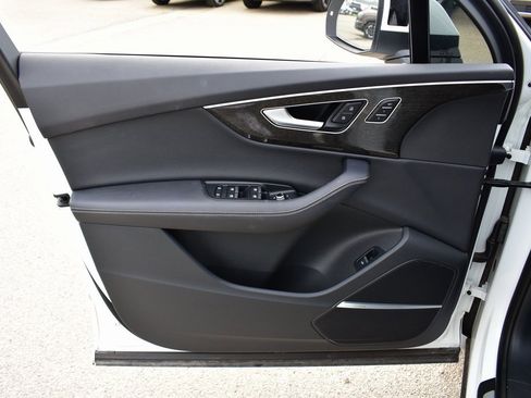 Used 2025 Audi Q7 3.0T Premium Plus image 13