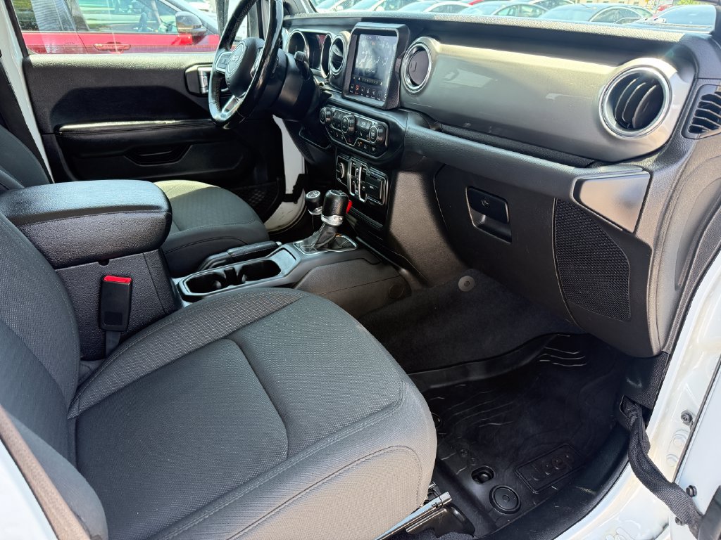 Used 2020 Jeep Gladiator Overland AWD/4WD image 9