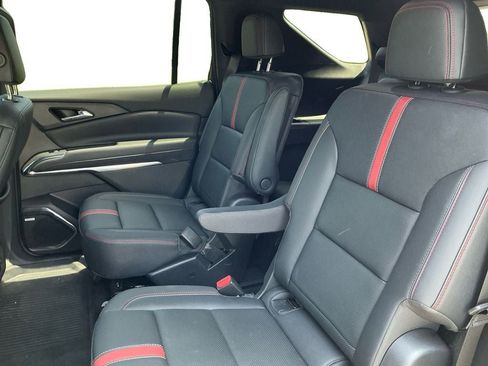 Used 2026 Chevrolet Traverse RS FWD image 13