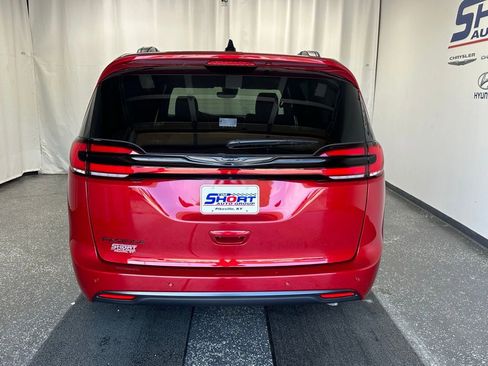 New 2025 Chrysler Pacifica Select w/ Fav Edition Package image 6
