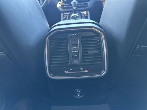 Used 2023 Porsche Macan image 32