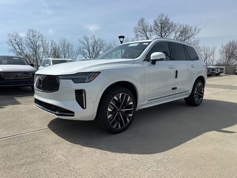 New 2026 Volvo XC90 B6 Plus image 3