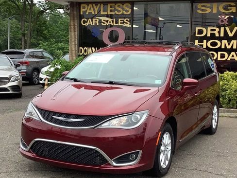 Used 2020 Chrysler Pacifica Touring-L image 1