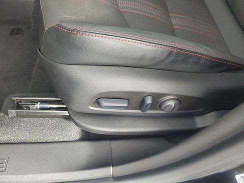 Used 2023 Chevrolet Equinox RS image 31