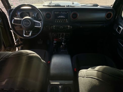 Used 2023 Jeep Gladiator Mojave w/ Trailer Tow Package AWD/4WD image 20