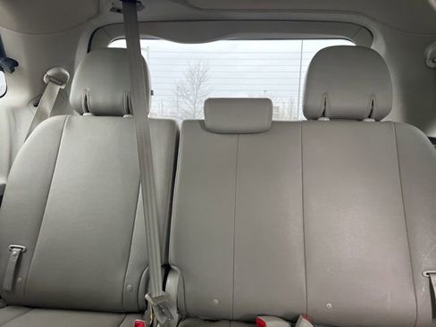 Used 2016 Toyota Sienna XLE image 29