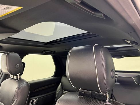 Used 2018 Land Rover Discovery HSE AWD/4WD image 13
