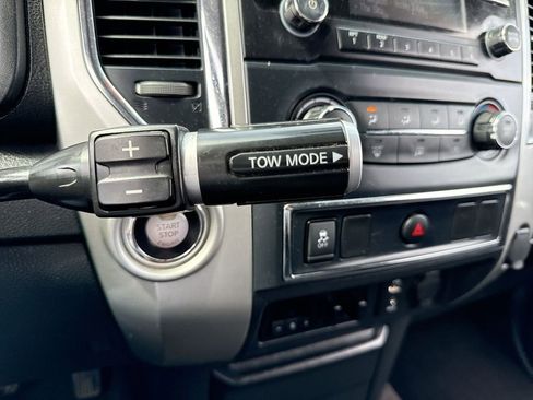 Used 2017 Nissan Titan SV image 19