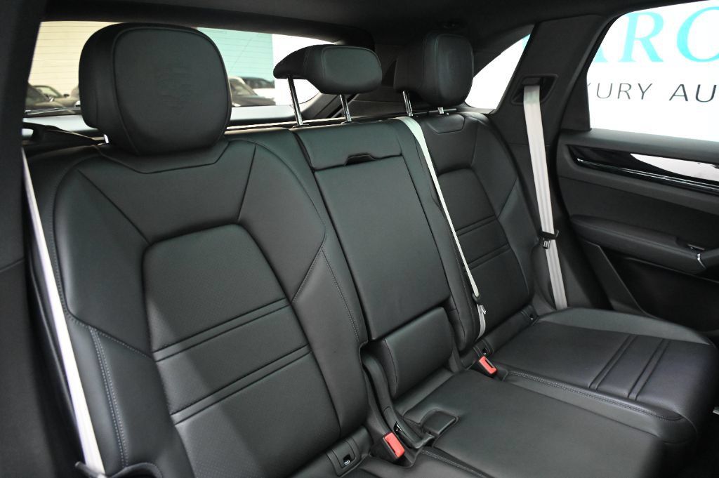 Used 2023 Porsche Cayenne S Platinum AWD/4WD image 41