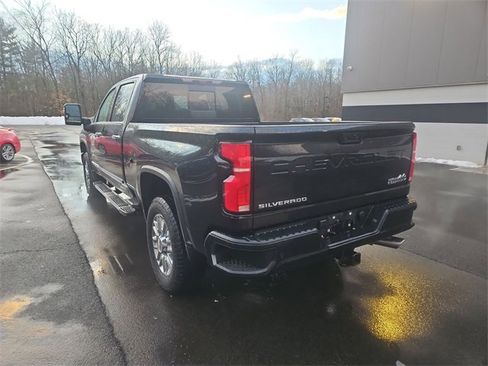 Used 2024 Chevrolet Silverado 2500 High Country w/ Technology Package image 3