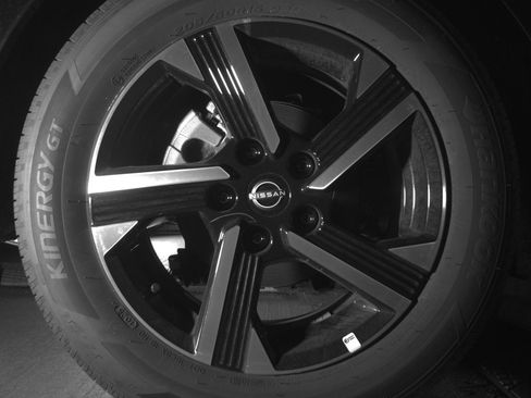 Used 2025 Nissan Sentra SV FWD image 15