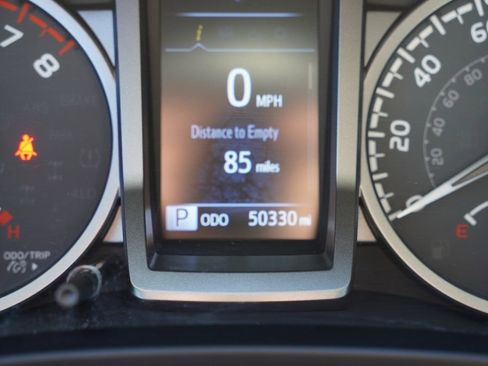 Used 2023 Toyota Tacoma SR5 AWD/4WD image 31