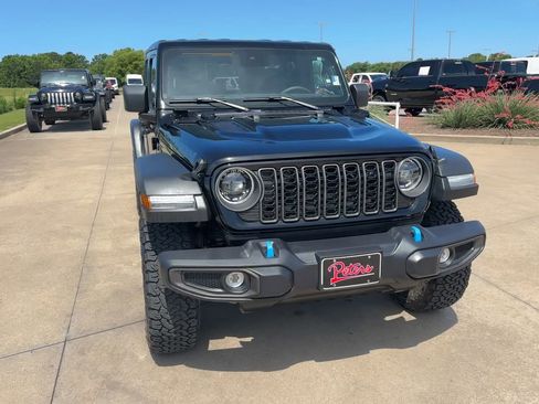 Used 2025 Jeep Wrangler Unlimited Rubicon 4xe w/ Safety Group AWD/4WD image 4