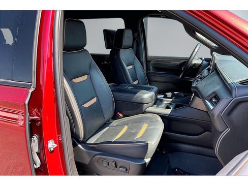 Used 2024 GMC Yukon XL AT4 w/ Technology Package AWD/4WD image 29