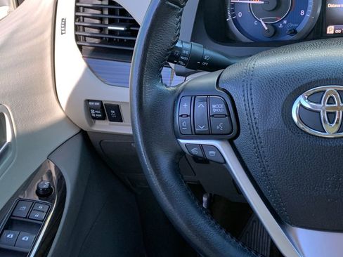 Used 2015 Toyota Sienna XLE image 14