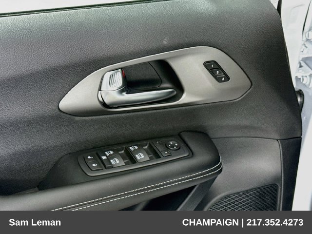New 2027 Chrysler Pacifica Select FWD image 17