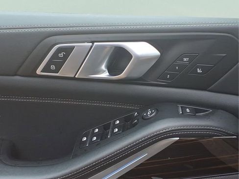 Used 2025 BMW X5 xDrive50e image 18