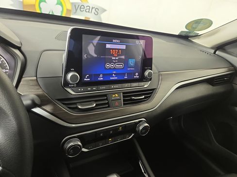 Used 2023 Nissan Altima 2.5 SV image 21