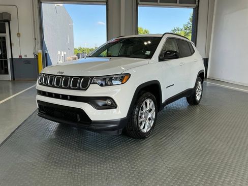 Used 2022 Jeep Compass Latitude AWD/4WD image 2