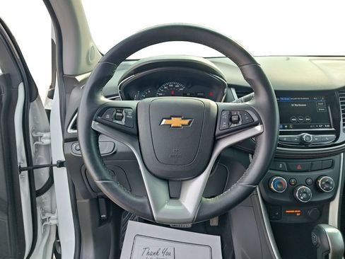 Used 2018 Chevrolet Trax LT w/ LT Convenience Package FWD image 12