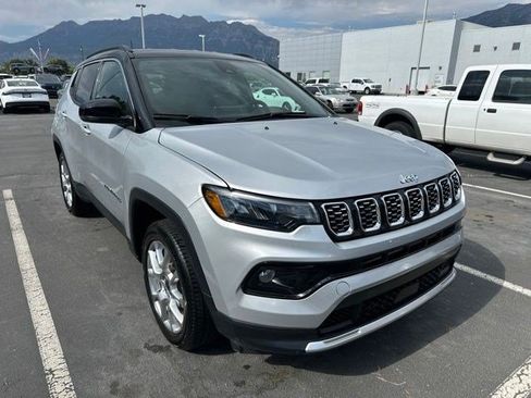 Used 2025 Jeep Compass Limited AWD/4WD image 5