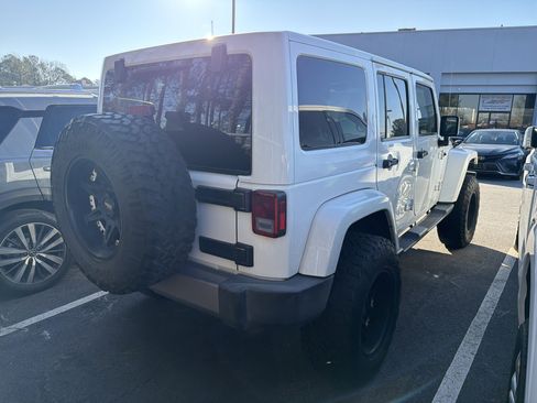 Used 2015 Jeep Wrangler Unlimited Sahara w/ Connectivity Group image 5