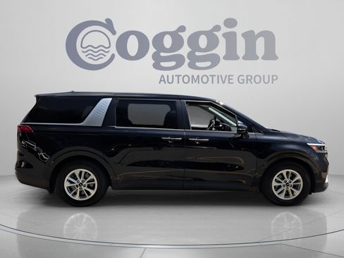 Used 2023 Kia Carnival LX FWD image 6