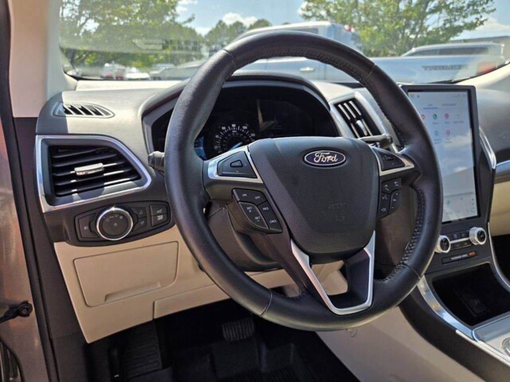 Certified 2022 Ford Edge Titanium AWD/4WD image 10