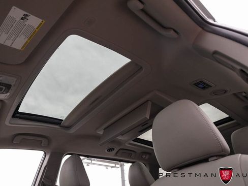 Used 2020 Toyota Sienna Limited image 39