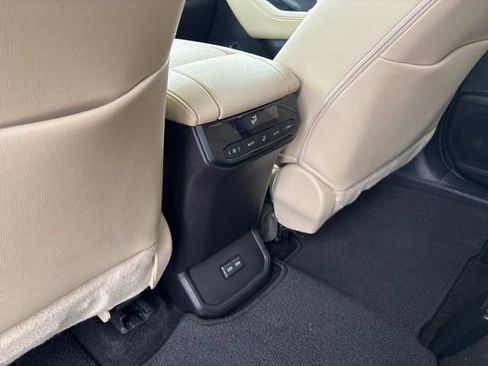 Used 2024 Toyota Highlander XLE image 24