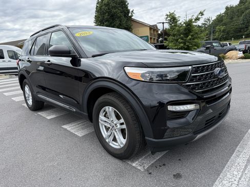 Used 2023 Ford Explorer XLT w/ Equipment Group 202A AWD/4WD image 3