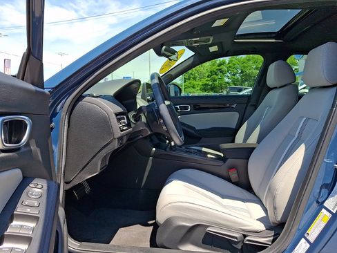 Used 2025 Honda Civic Sport image 13