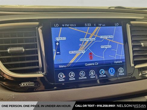 Used 2017 Chrysler Pacifica Touring-L FWD image 13