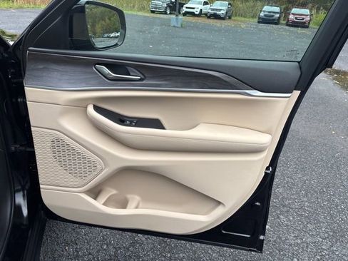 New 2025 Jeep Grand Cherokee Limited w/ Luxury Tech Group II image 19